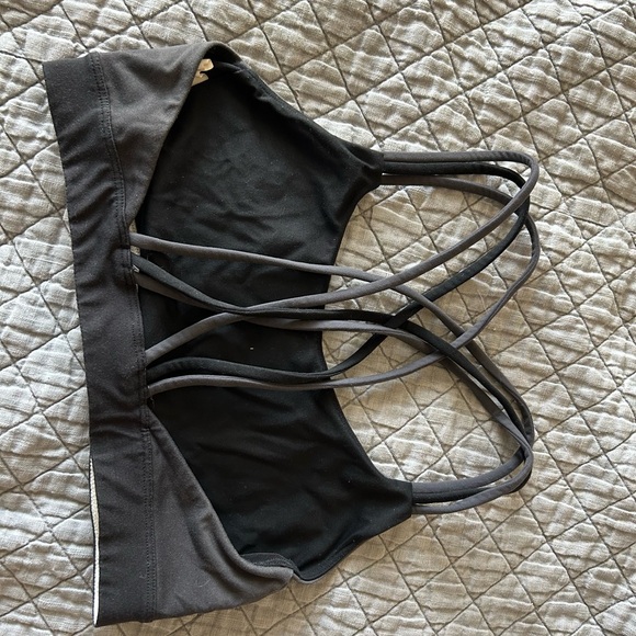 2 medium Victorias Secret VTX bras - Picture 6 of 7